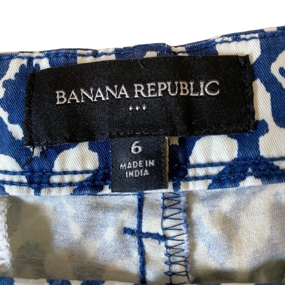 Banana Republic women's size 6 Blue white geometric pattern cotton shorts